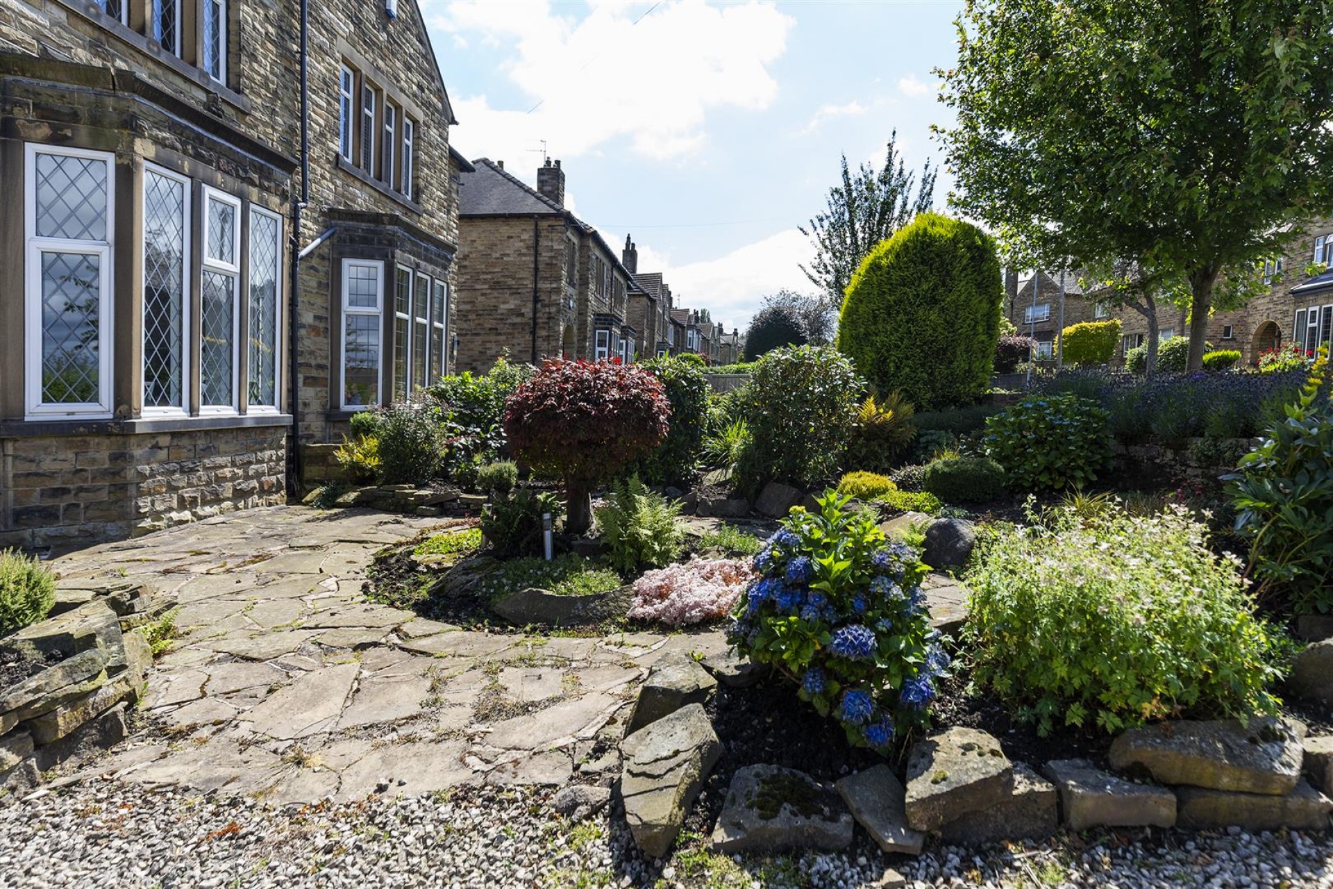 Images for Broadgate, Almondbury, Huddersfield