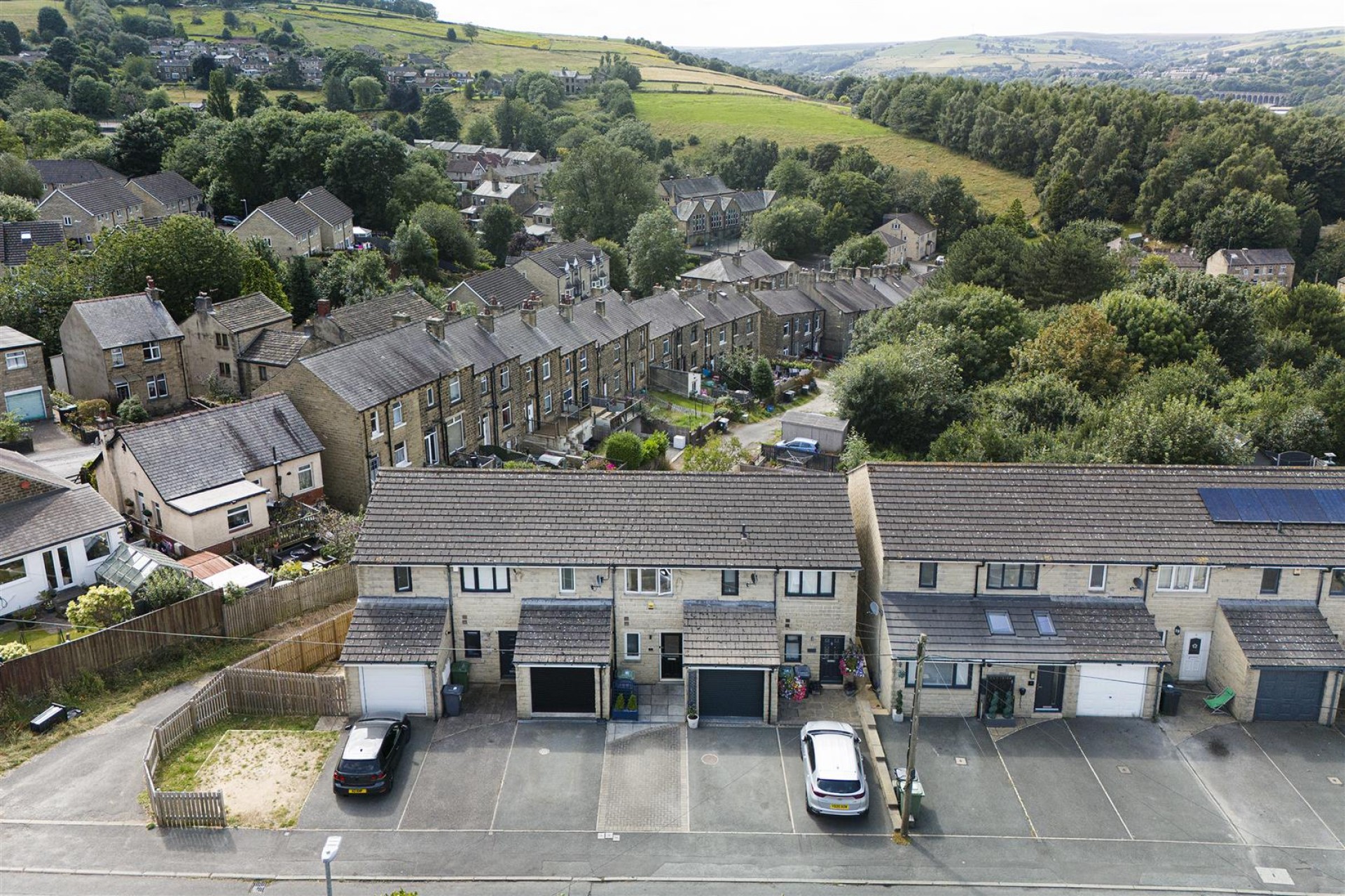 Images for Causeway Crescent, Linthwaite, Huddersfield