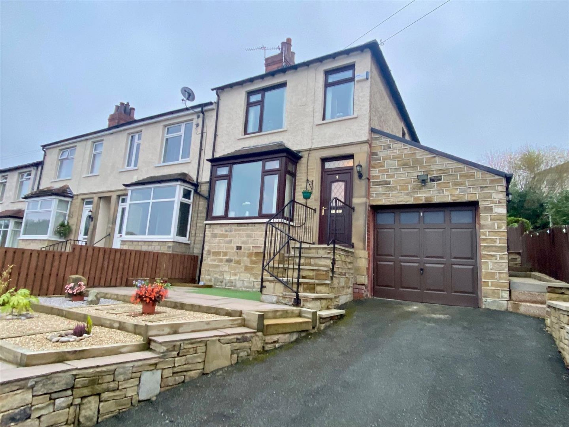 Images for Hallas Grove, Huddersfield