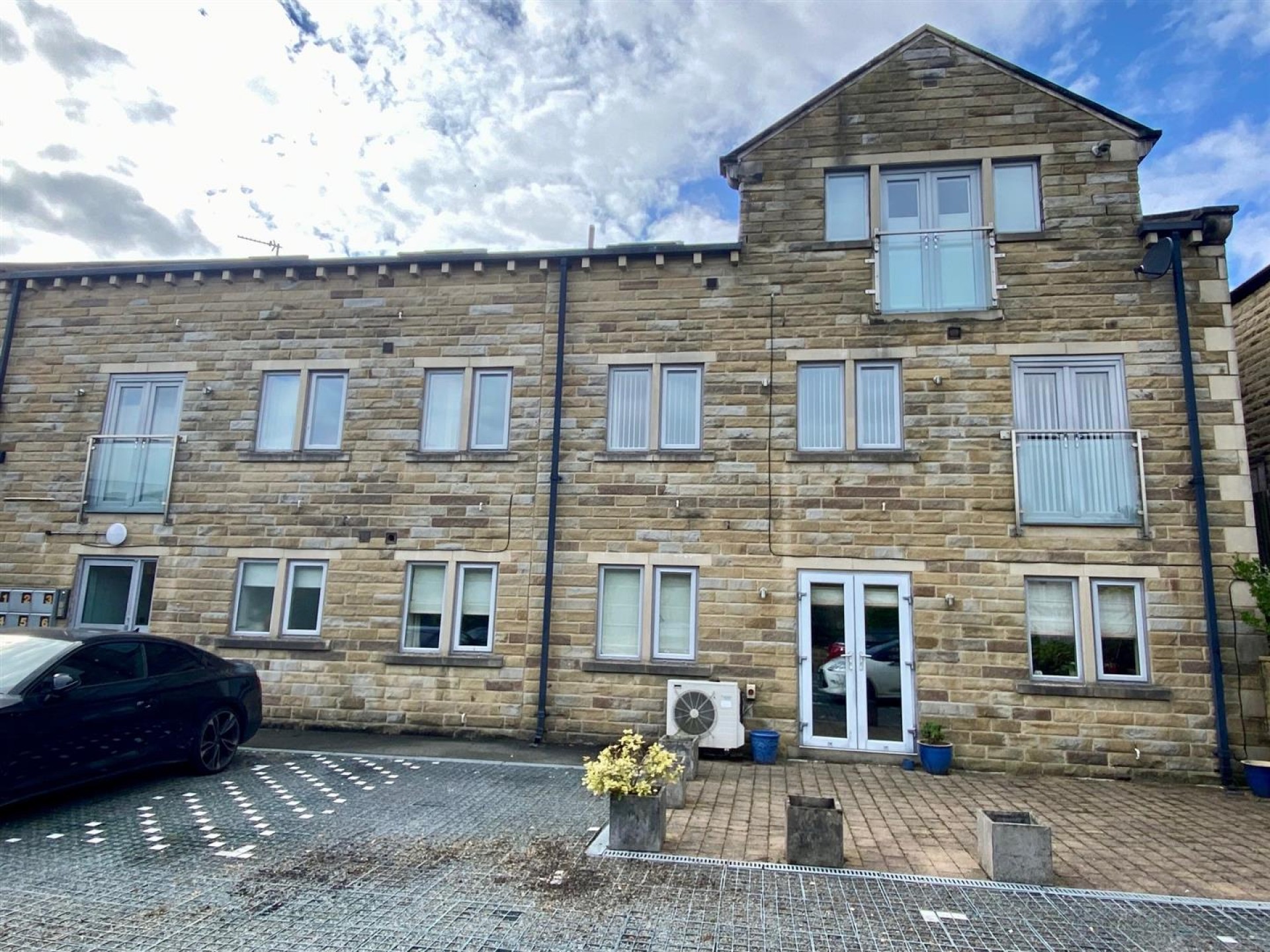 Images for Apartment 3, 164 Laund Road, Salendine Nook, Huddersfield